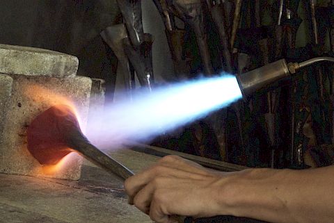 Annealing of a trumpet bell made out of a historical brass alloy